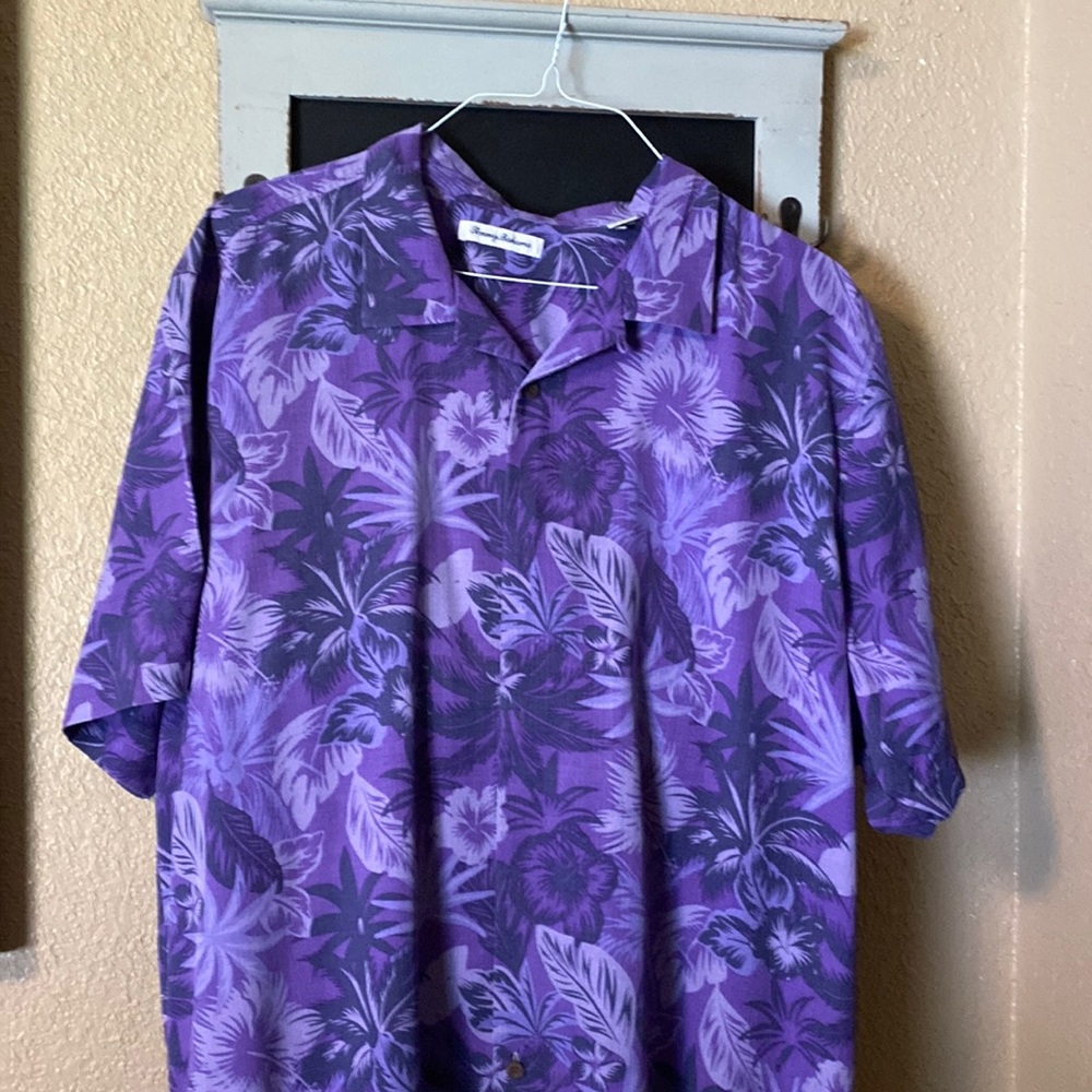 Tommy Bahama 2XL 100% silk Hawaiian button down shirt